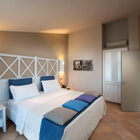 Resort The Village Laguna Sardinia 4*