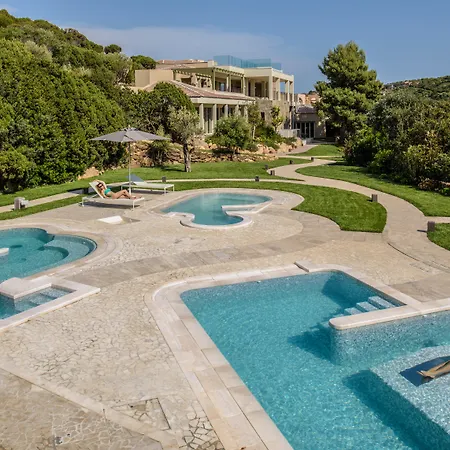 The Village Laguna Sardinia 4* キア