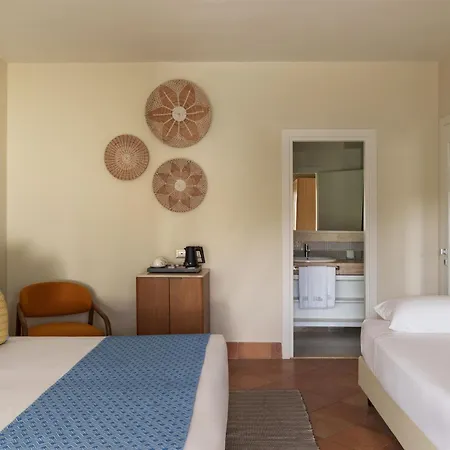 منتجع The Village Laguna Sardinia 4*