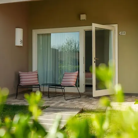 منتجع The Village Laguna Sardinia 4*