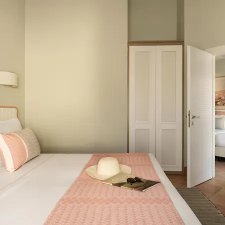 منتجع The Village Laguna Sardinia 4*