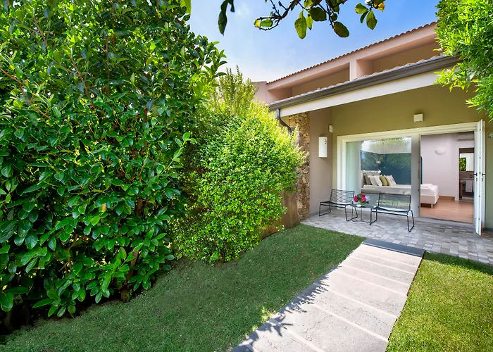 Курортный комплекс The Village Laguna Sardinia