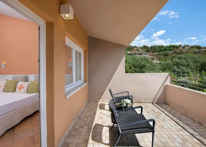 Курортный комплекс The Village Laguna Sardinia Киа