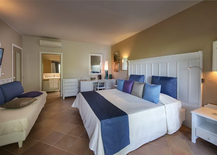 Курортный комплекс The Village Laguna Sardinia