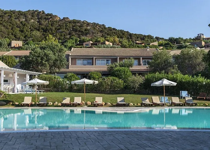 Курортный комплекс The Village Laguna Sardinia Киа